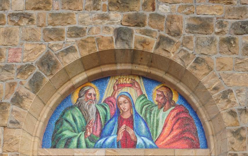 Eingangsportal der Herz-Jesu-Kirche Pressig