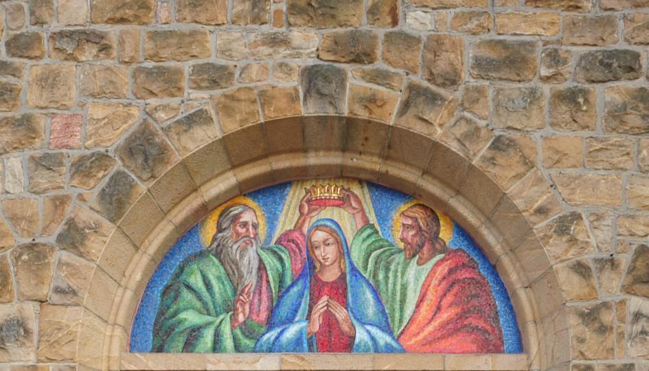 Eingangsportal der Herz-Jesu-Kirche Pressig