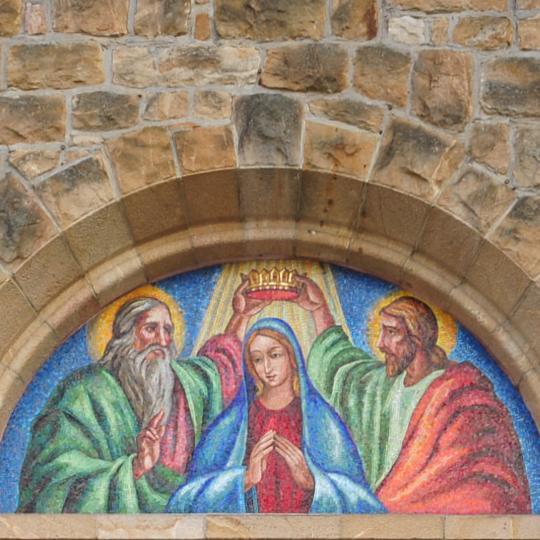 Eingangsportal der Herz-Jesu-Kirche Pressig